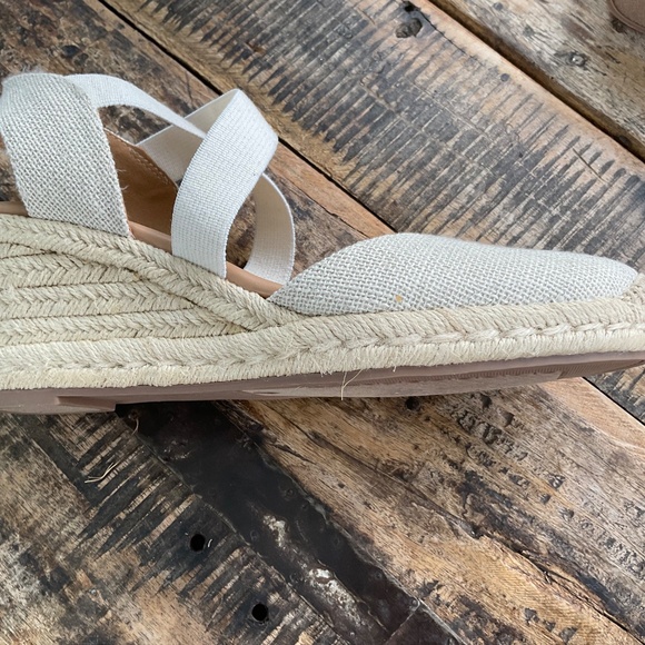 New Easy Spirit beige shoes,8 1/2. - Picture 10 of 11